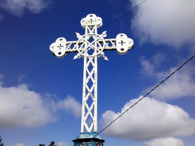 La Cruz del Cerro Gulutrén Detalle de la cruz del cerro Gulutrén tomada desde su base. Fecha: 17-09-2012 Autor: Nelson Valenzuela