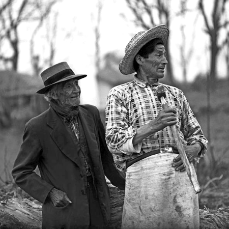 Campesinos en fundo La Rosa Peumo marzo de 1968